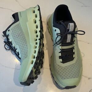 LIKE NEW On Cloud Cloudultra Women's Shoes - Vine/Meadow